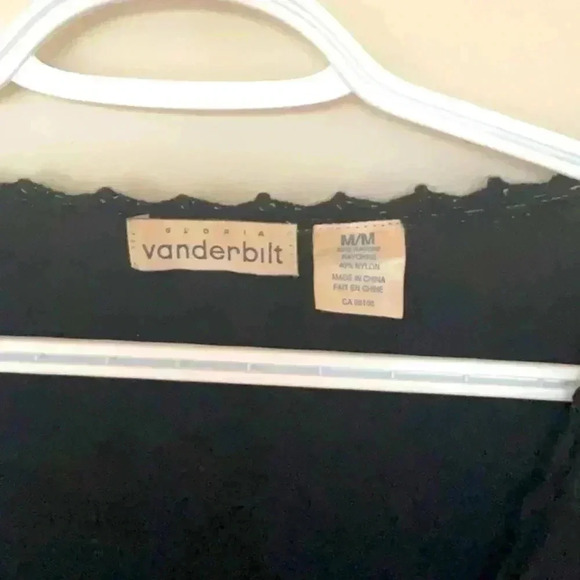 Gloria Vanderbilt Crochet Trimmed Sweater in Size Medium - Picture 2 of 7